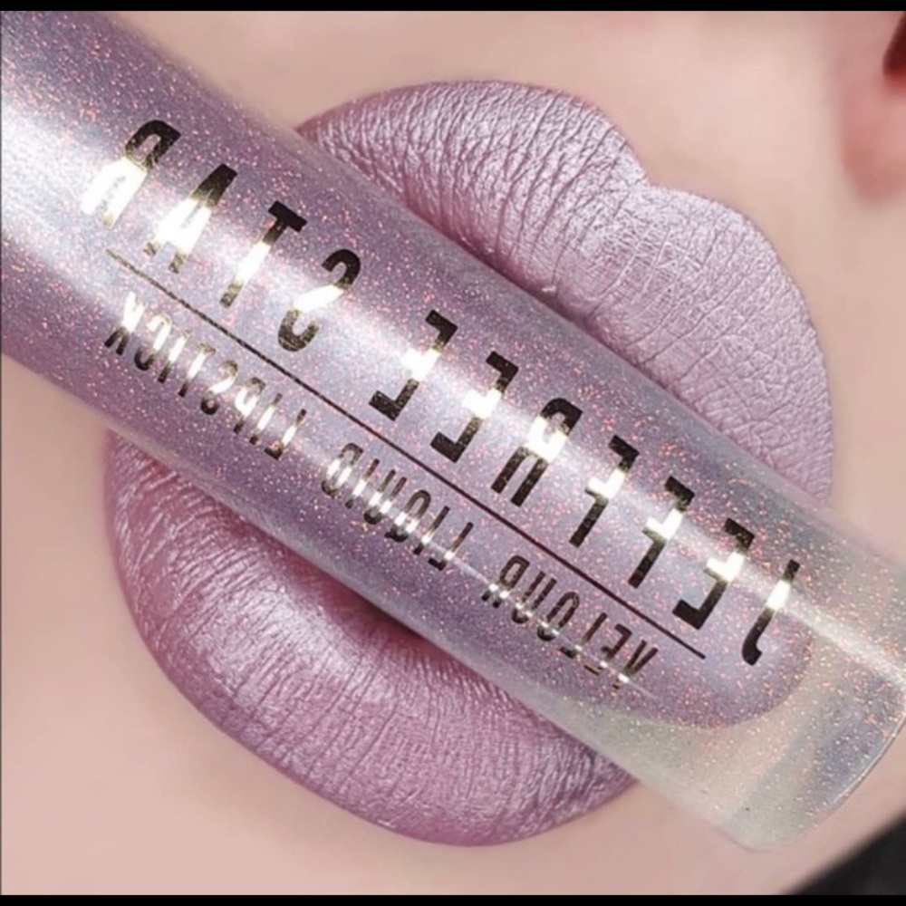 Jeffree Star velour liquid lipstick in Clout